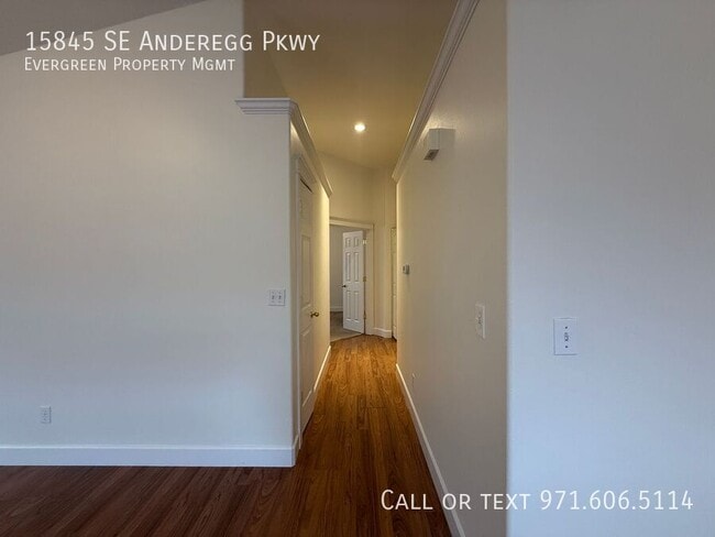 Building Photo - 15845 SE Anderegg Pkwy