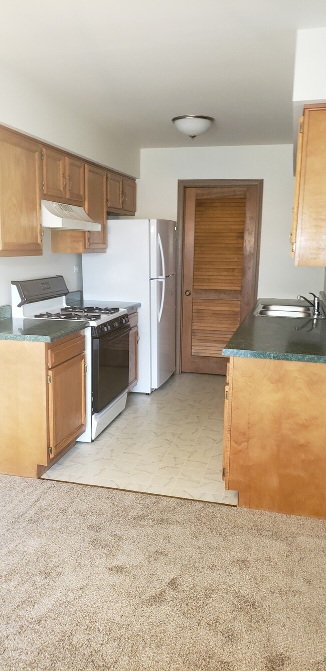 Building Photo - 337 Sandhurst Ln