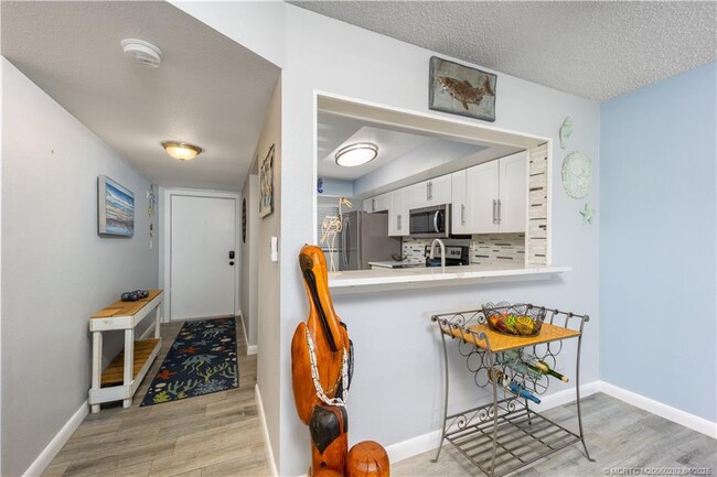 Building Photo - 10310 S Ocean Dr