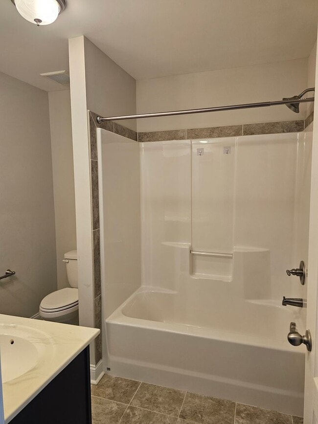 Building Photo - NEW LISTING!!!!!