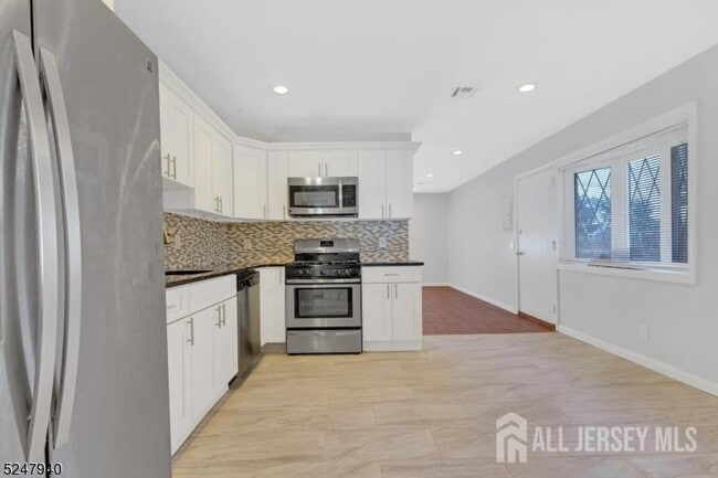 Building Photo - 67 Woodland Ave