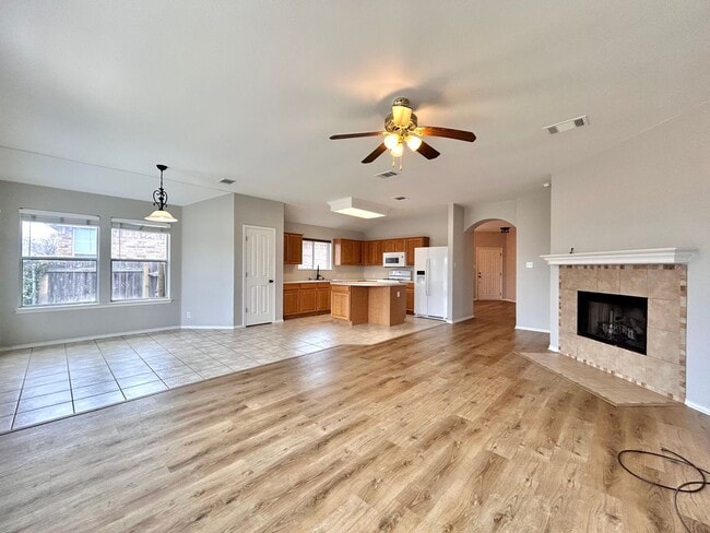 Building Photo - Move-In Ready 3/BR 2/BA Home Featuring Fireplace, Garage & Private Yard