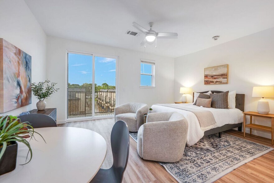 Interior Photo - Correo Place