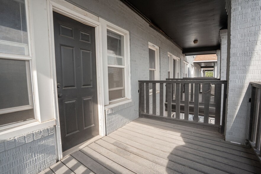 Building Photo - 1918 W Washington St