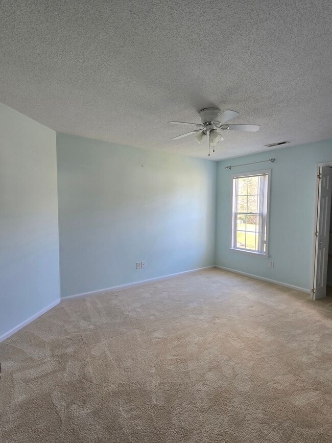 Building Photo - Charming 3-Bedroom Home in Hunters Creek – Pet Friendly & Great Amenities!