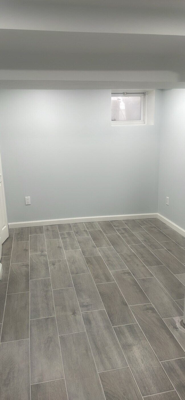 Building Photo - 541 Forest St