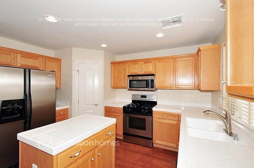 Building Photo - 3501 Mountain Park St