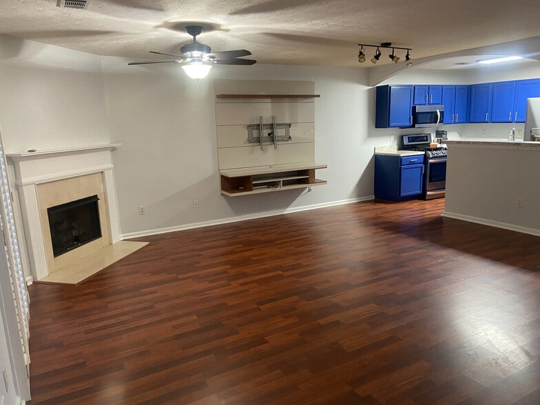 Building Photo - Room in Townhome on Waverly Hills Dr