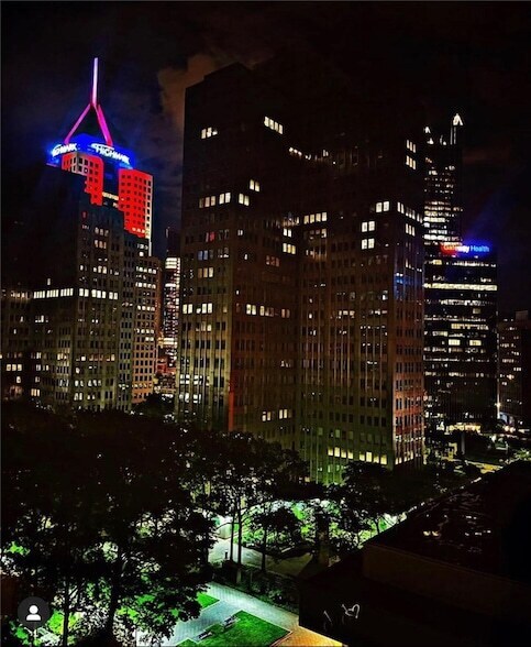 Building Photo - 320 Fort Duquesne Blvd