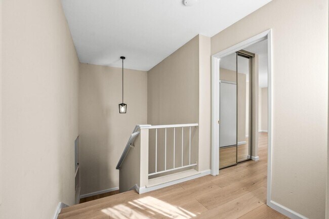 Building Photo - 112 Crown Cir