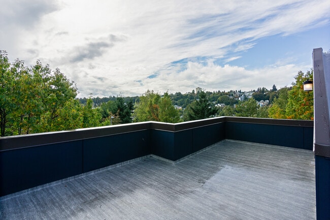 Building Photo - 2010 S Judkins St