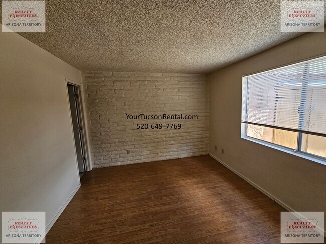 Building Photo - Star Pass area town home with community pool