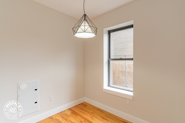 Building Photo - 1671 Lincoln Pl