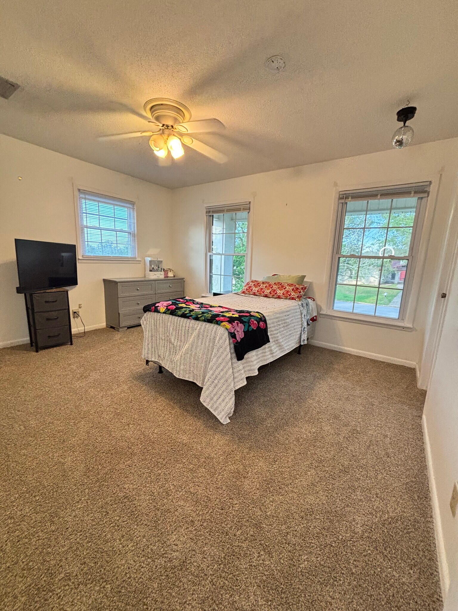 Bedroom 2 - 400 Colonial Dr
