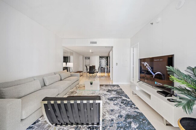 Building Photo - 481 Brickell Ave