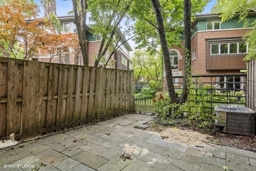 Building Photo - 2675 N Greenview Ave