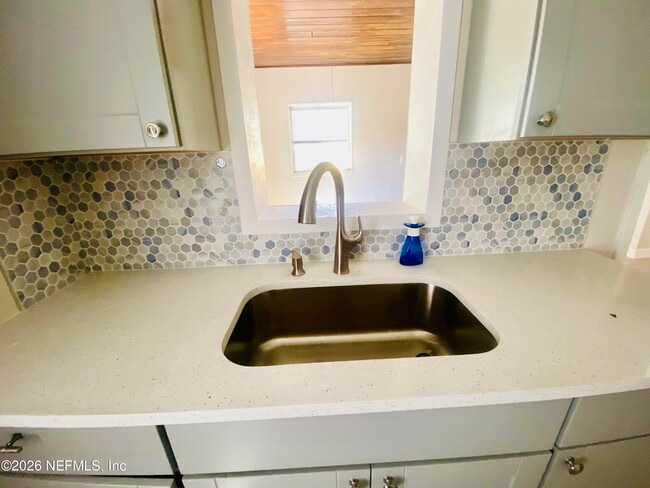 Building Photo - 1737 W 24th St