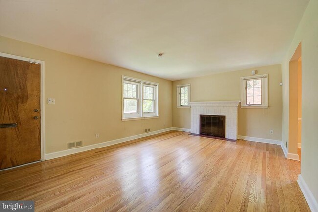 Primary Photo - 6717 44th Ave