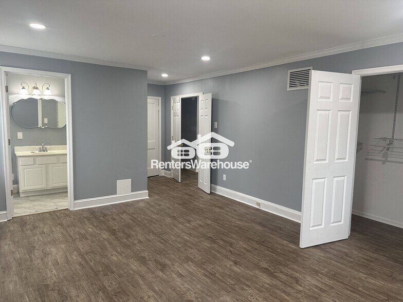 Building Photo - 3026 Lavender Ave