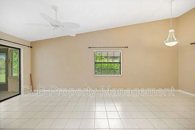 Building Photo - Lovely 2 bedroom/2 bathroom duplex in Port Orange