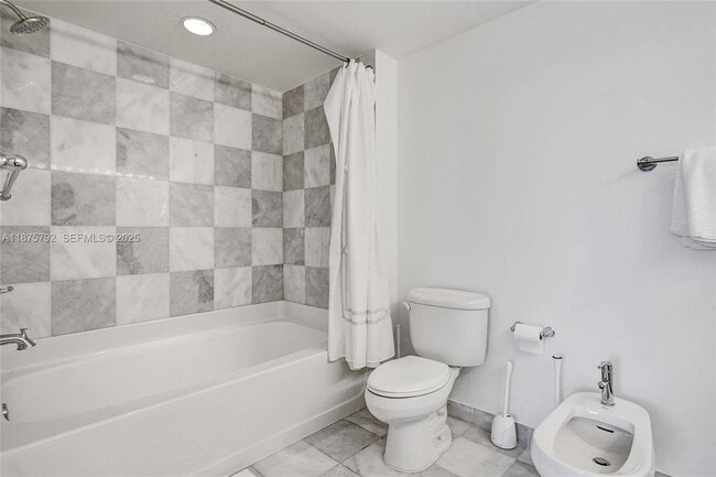 Building Photo - 601 NE 36th St