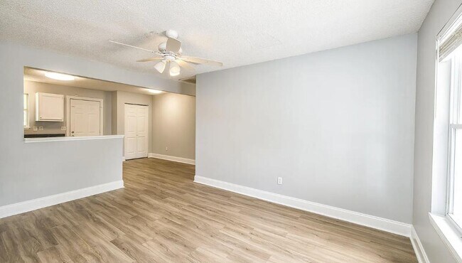 Building Photo - 609 Nixon St