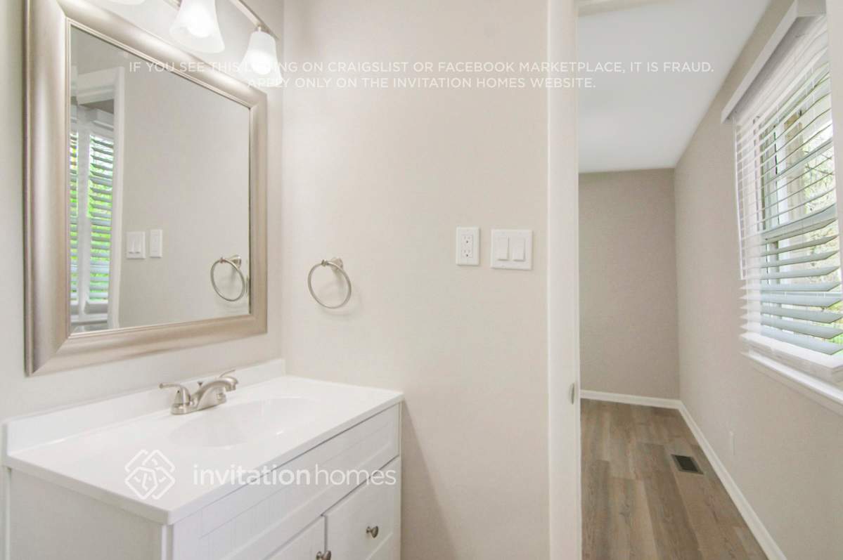 Building Photo - 1700 Woodland Rd