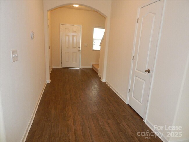 Building Photo - 6036 Loy Ct