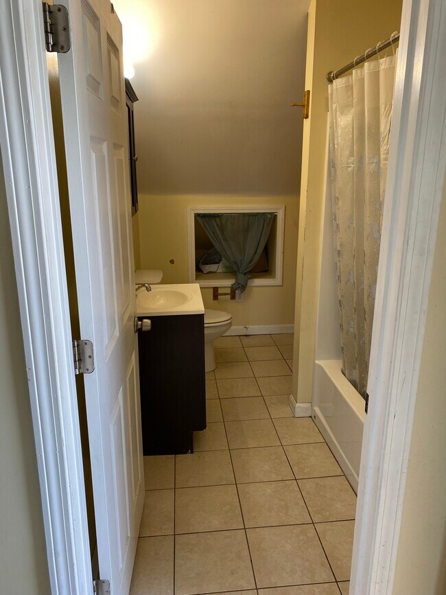 Building Photo - 19 Nichols St