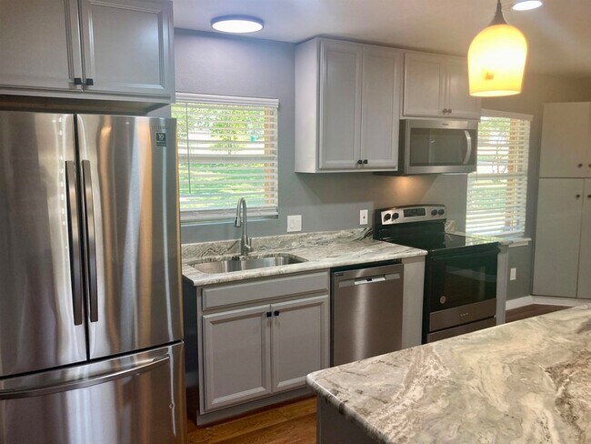 Building Photo - 901 Avenue E