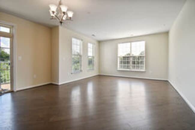 Building Photo - Spacious and Modern 2BR/2BA Condo in Norbeck Crossing