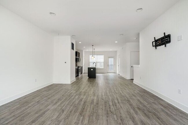 Building Photo - 2 Bed 2.5 Bath Townhome in Herron Morton!