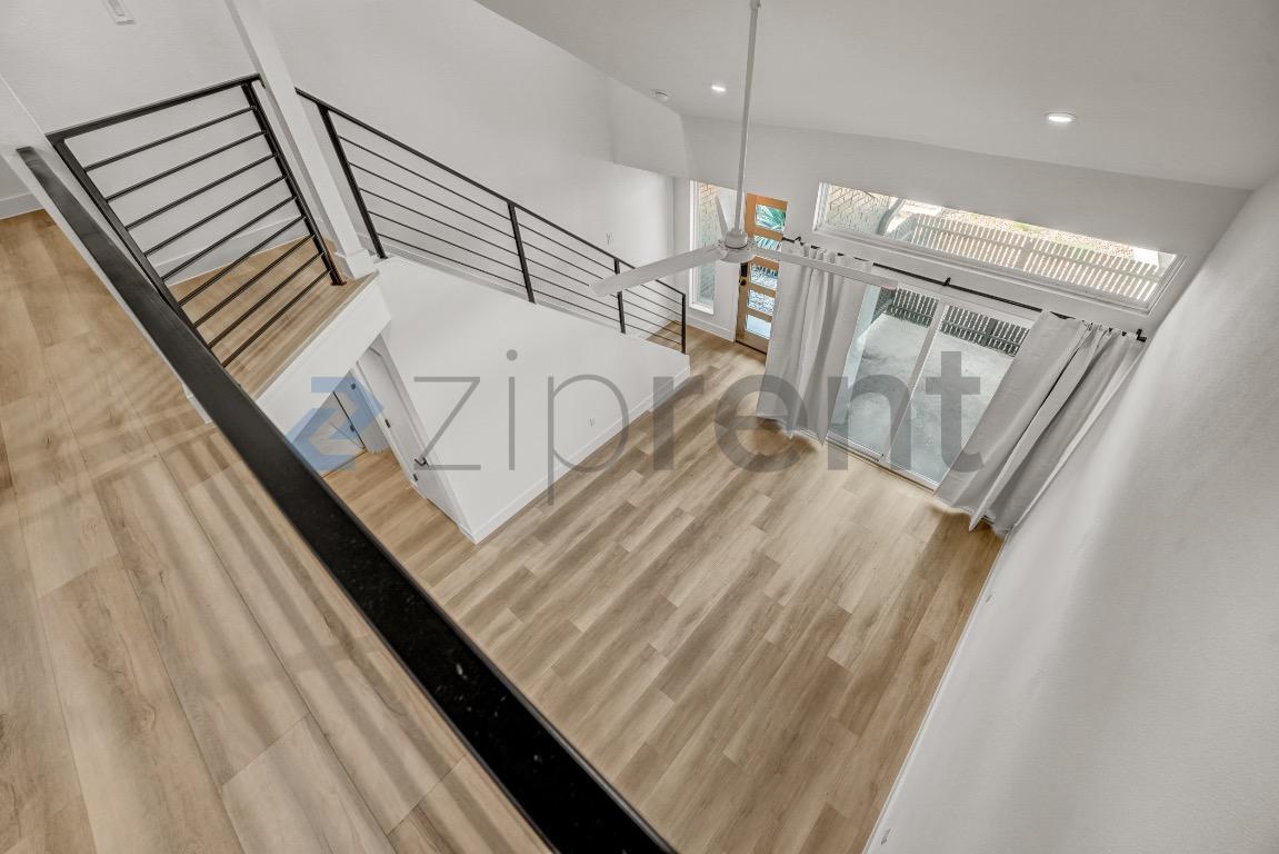 Building Photo - Unit B