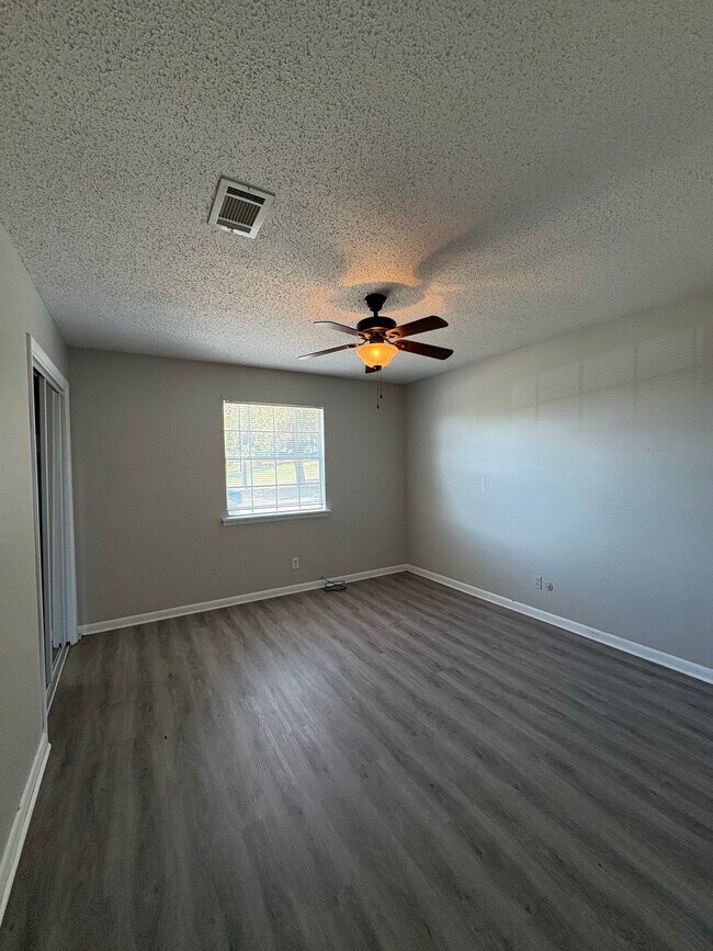 Building Photo - 1123 W Scenic Dr