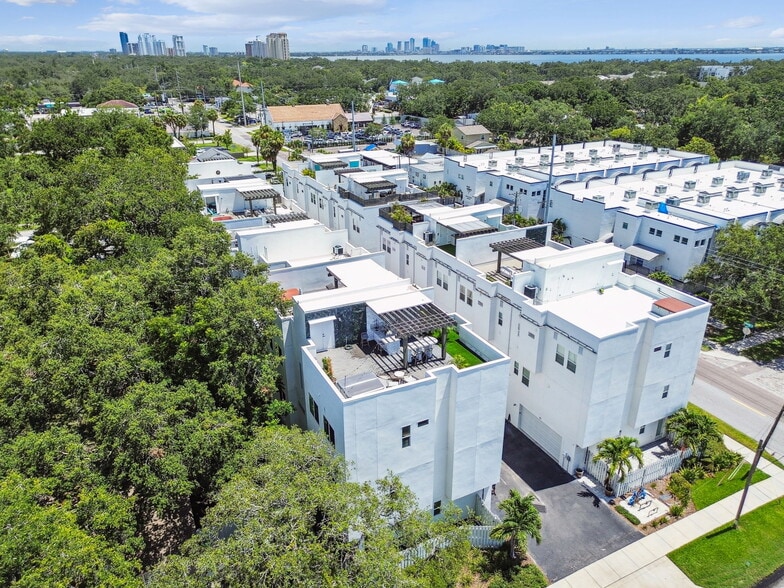 Building Photo - 3100 W Paul Ave