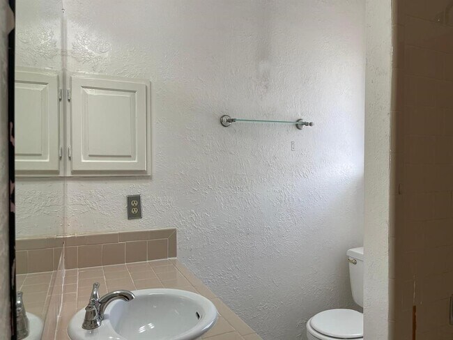Building Photo - 15614 Barbarossa Dr