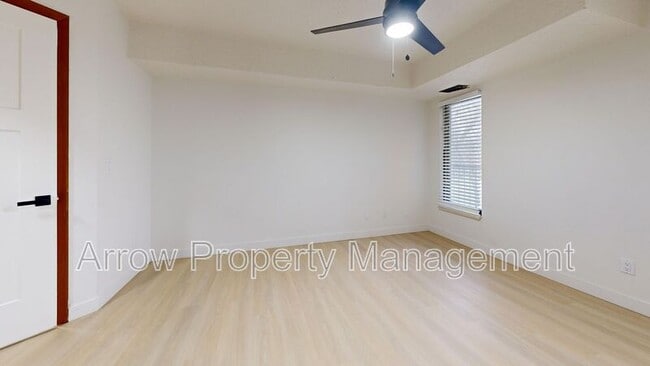 Building Photo - 205 E Arbor Ave