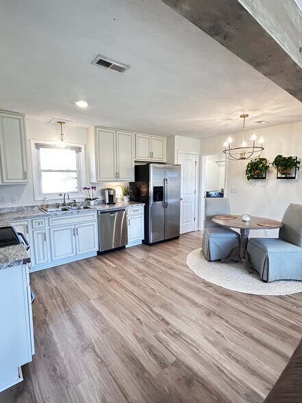 Building Photo - 4214 Englewood Blvd