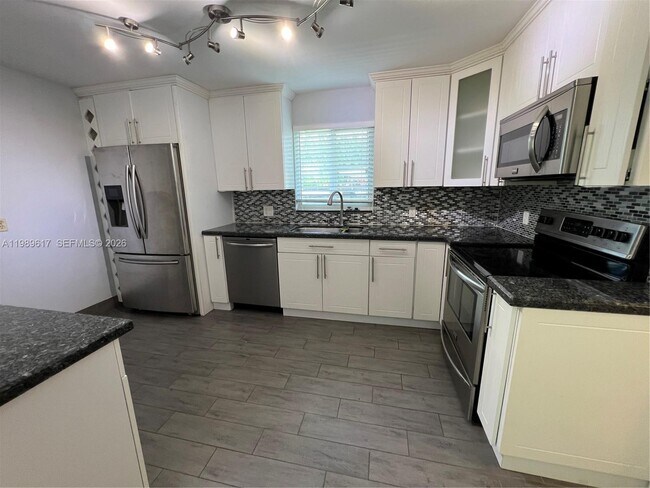 Building Photo - 432 Palmetto Dr