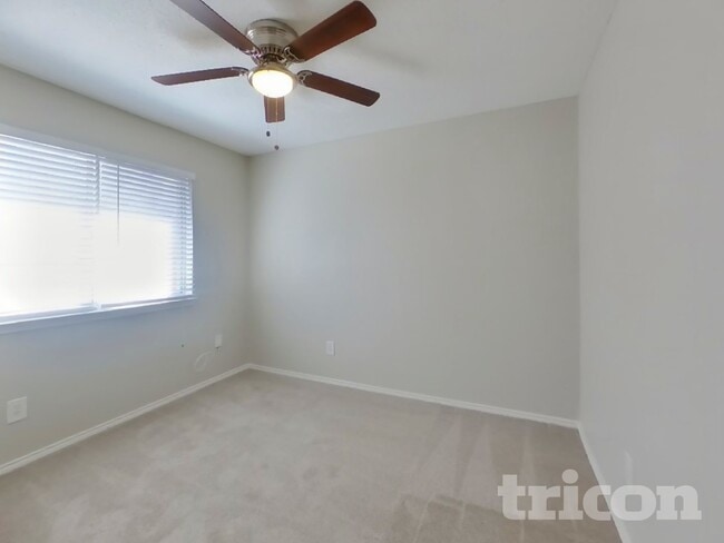 Building Photo - 228 Willow Creek Dr