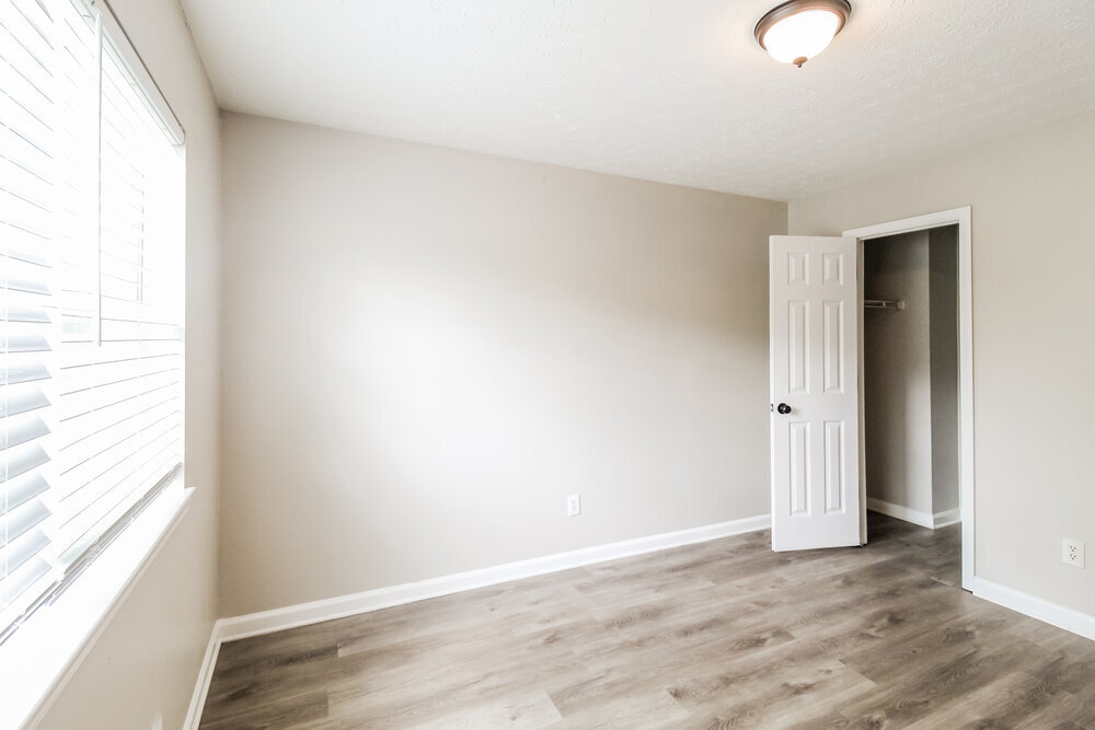 Building Photo - 121 River Trace Ct