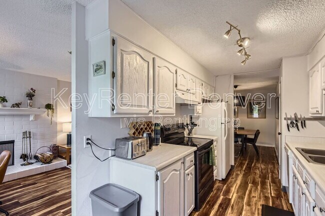 Building Photo - 2880 S Locust St