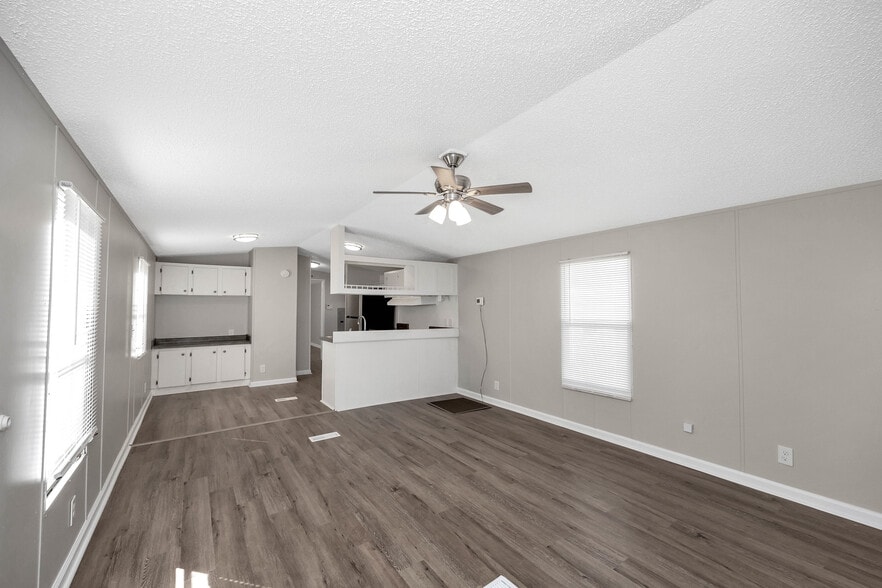 Building Photo - 415 W Limestone Rd