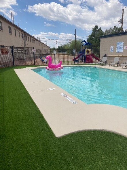 Sparkling Pool - Tigua Village- All Utilities Included