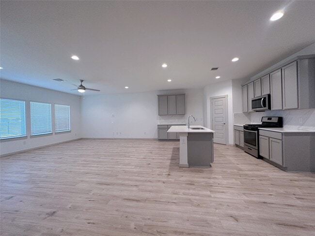 Building Photo - 29402 Ella Larchmont Ct