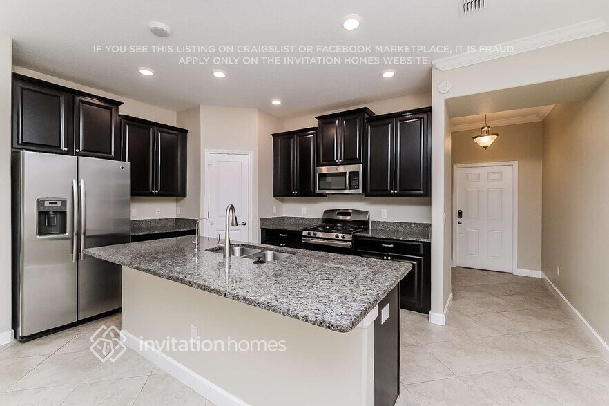 Building Photo - 2546 Bartolo Dr
