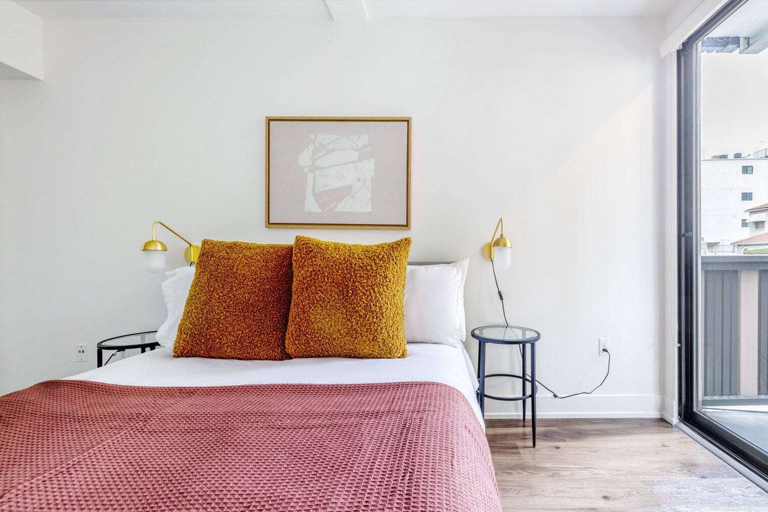 Building Photo - 129 S Kings Rd