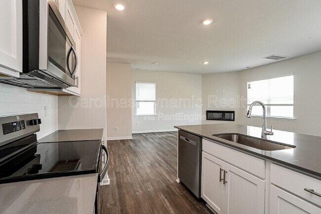 Building Photo - 1365 37th Ave Lane NE