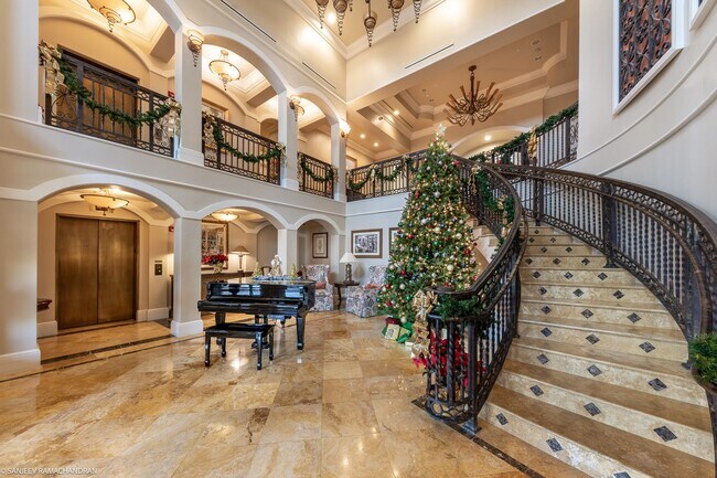 Building Photo - EXECUTIVE VACATION RENTAL