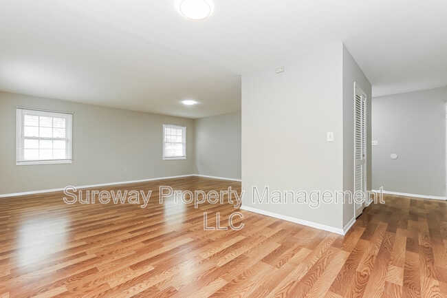 Building Photo - 40 Madestone Ln